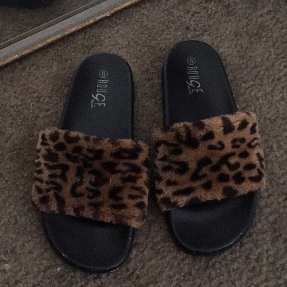 Fuzzy cheetah print slides